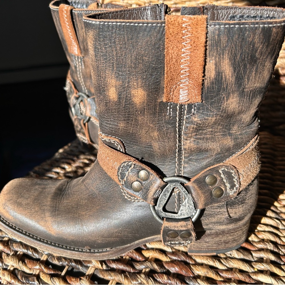 Women’s, bed Stu leather ankle boot, barely worn